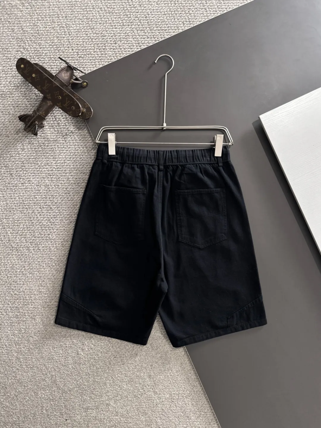 Next day shipment P160 Premium Burberry 2026 Spring/Summer New Arrival elastic band casual shorts, counter-customized fabrics Breathable, high comfort, impeccable details, brand element design concept, reflecting high quality. It feels delicate and soft! It presents a casual cut and the upper body shape is great! Sizes:S-3XL